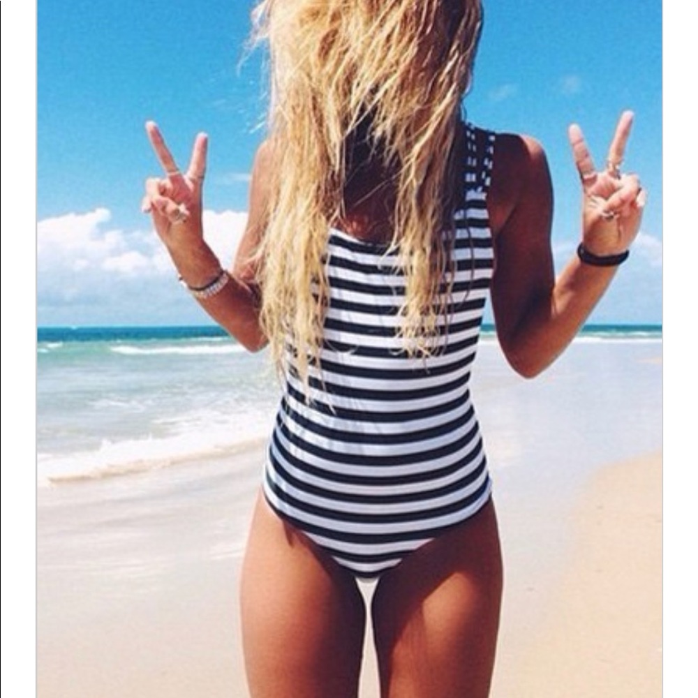 B&W striped strappy back swimsuit NWOT